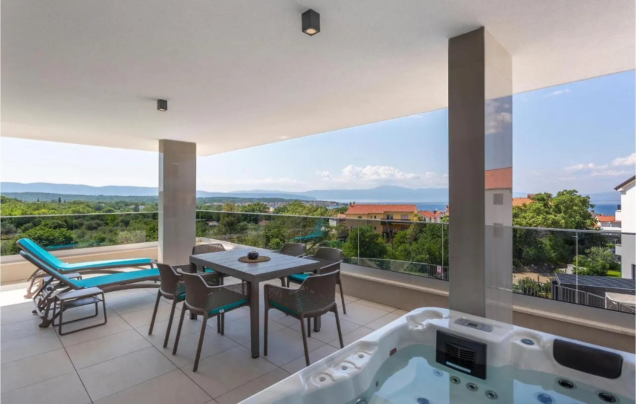 Nice Apartment In Malinska With Jacuzzi 0*,