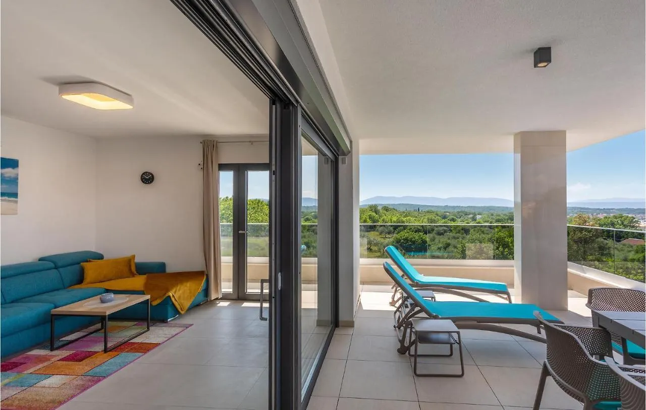 Nice Apartment In Malinska With Jacuzzi