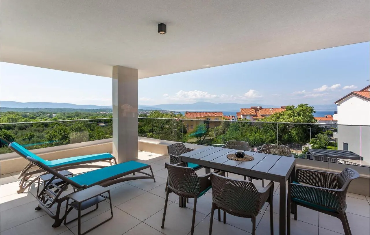 Nice Apartment In Malinska With Jacuzzi