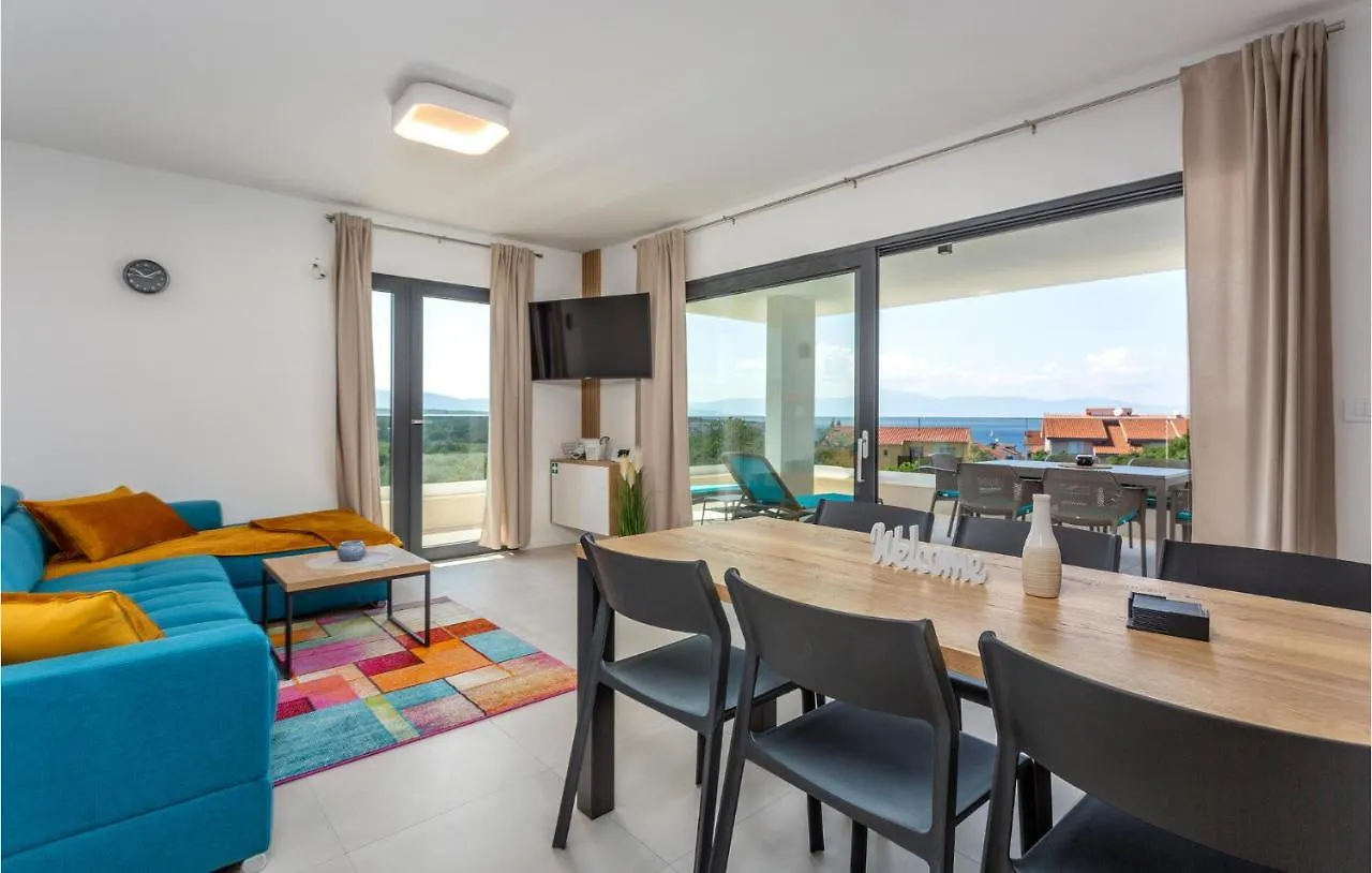 Nice Apartment In Malinska With Jacuzzi