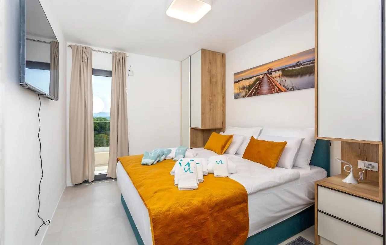 Nice Apartment In Malinska With Jacuzzi