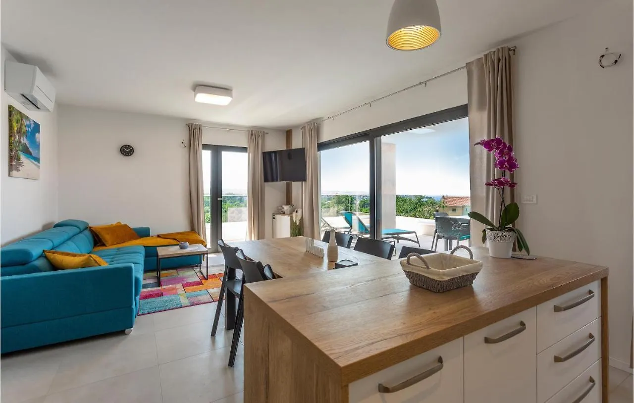 Nice Apartment In Malinska With Jacuzzi