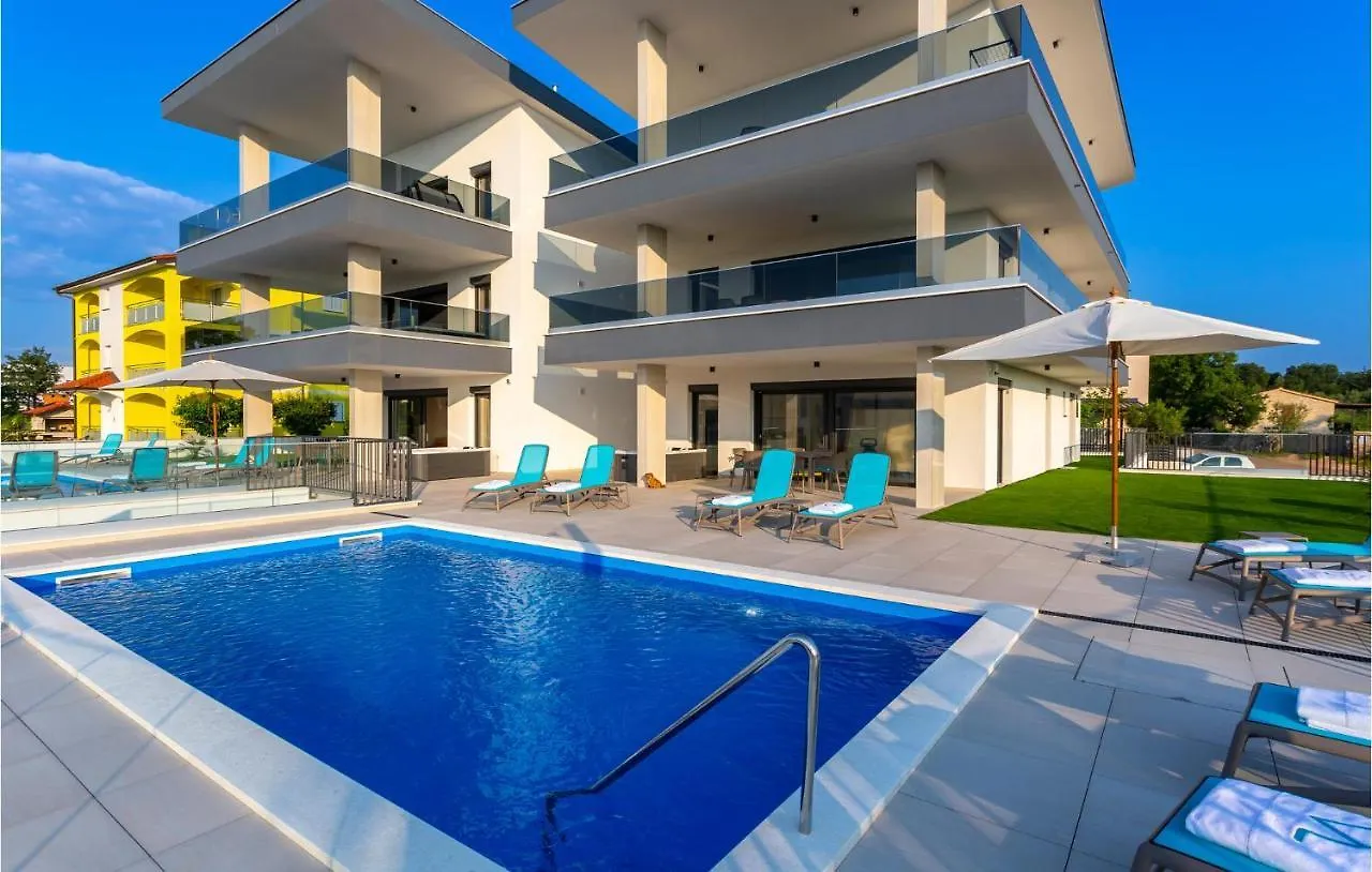Nice Apartment In Malinska With Jacuzzi