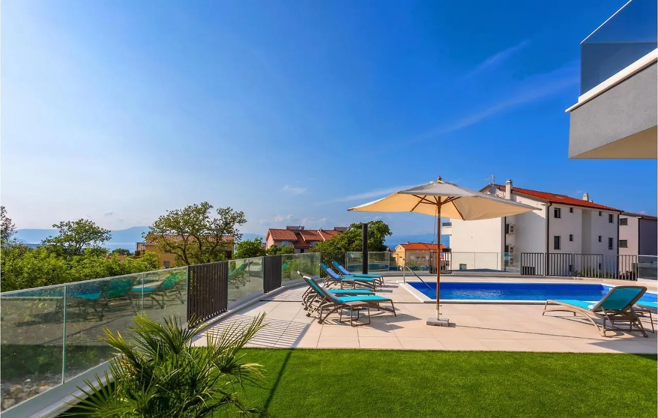 Nice Apartment In Malinska With Jacuzzi