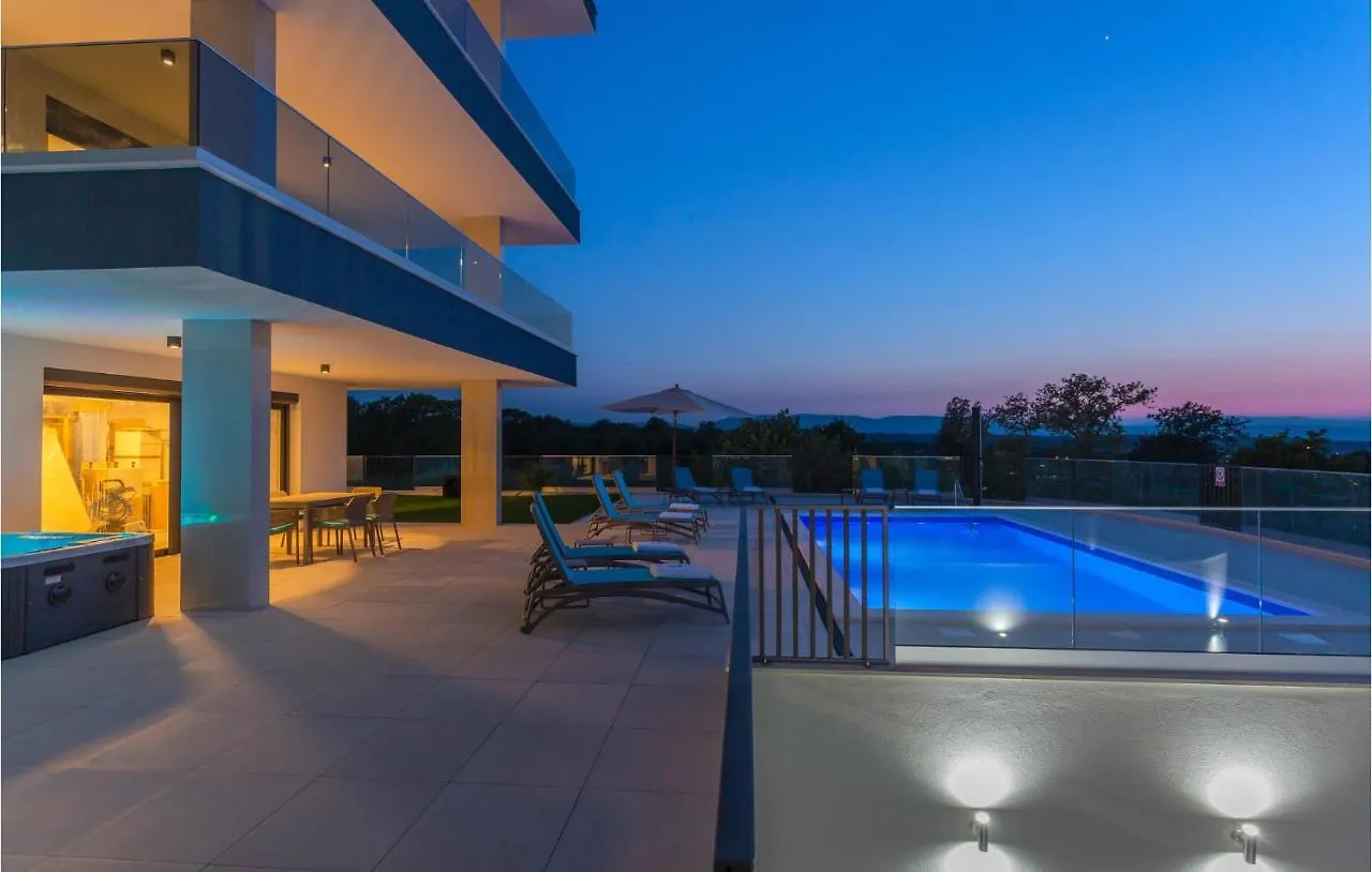 Nice Apartment In Malinska With Jacuzzi