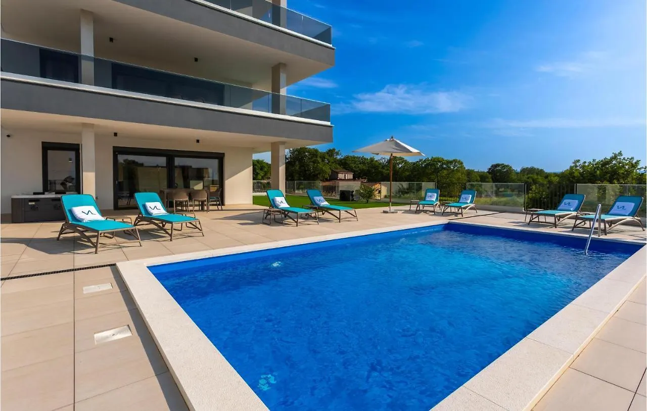 Nice Apartment In Malinska With Jacuzzi