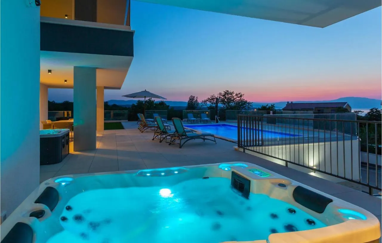 Nice Apartment In Malinska With Jacuzzi 0*,