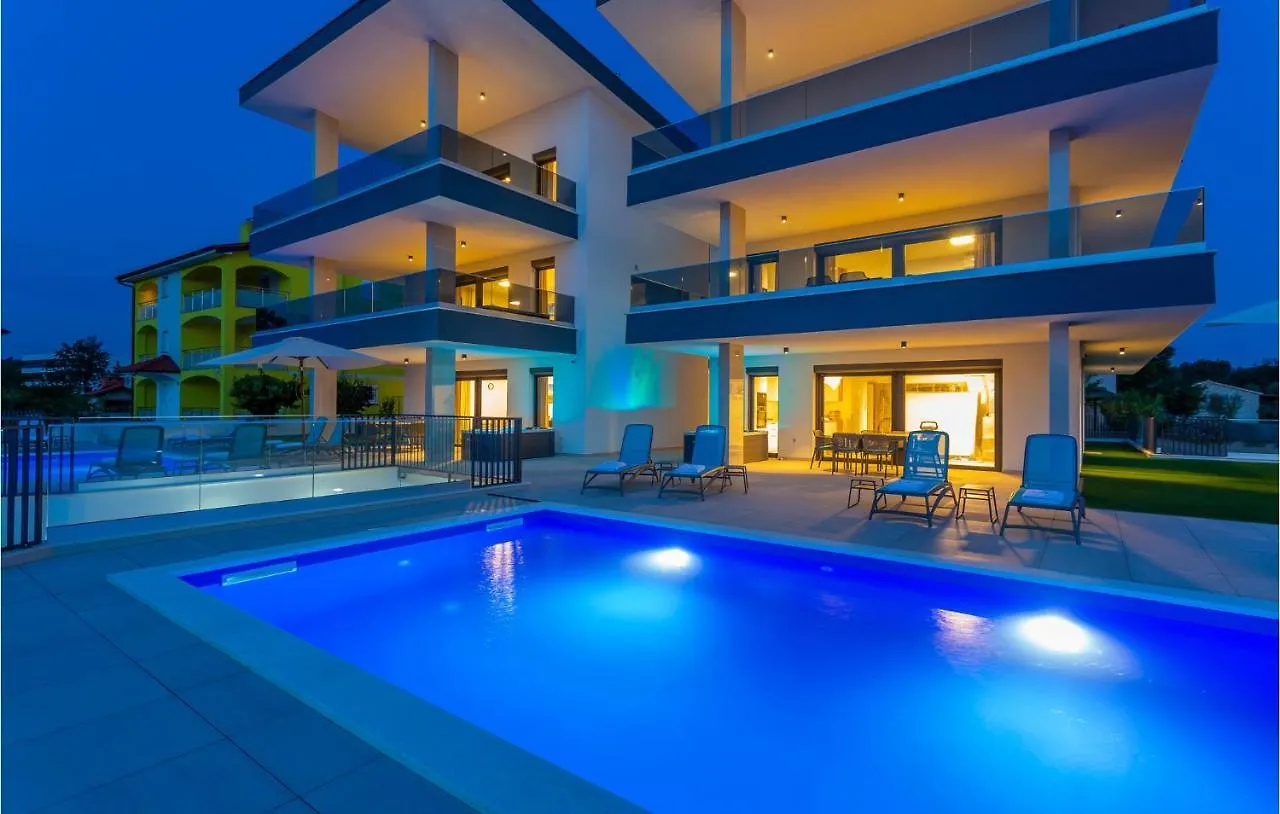 Nice Apartment In Malinska With Jacuzzi