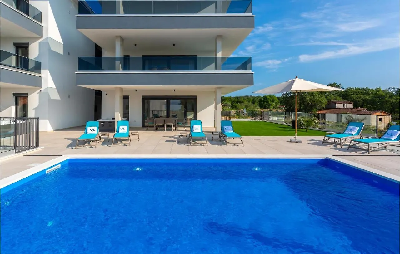 Nice Apartment In Malinska With Jacuzzi 0*,