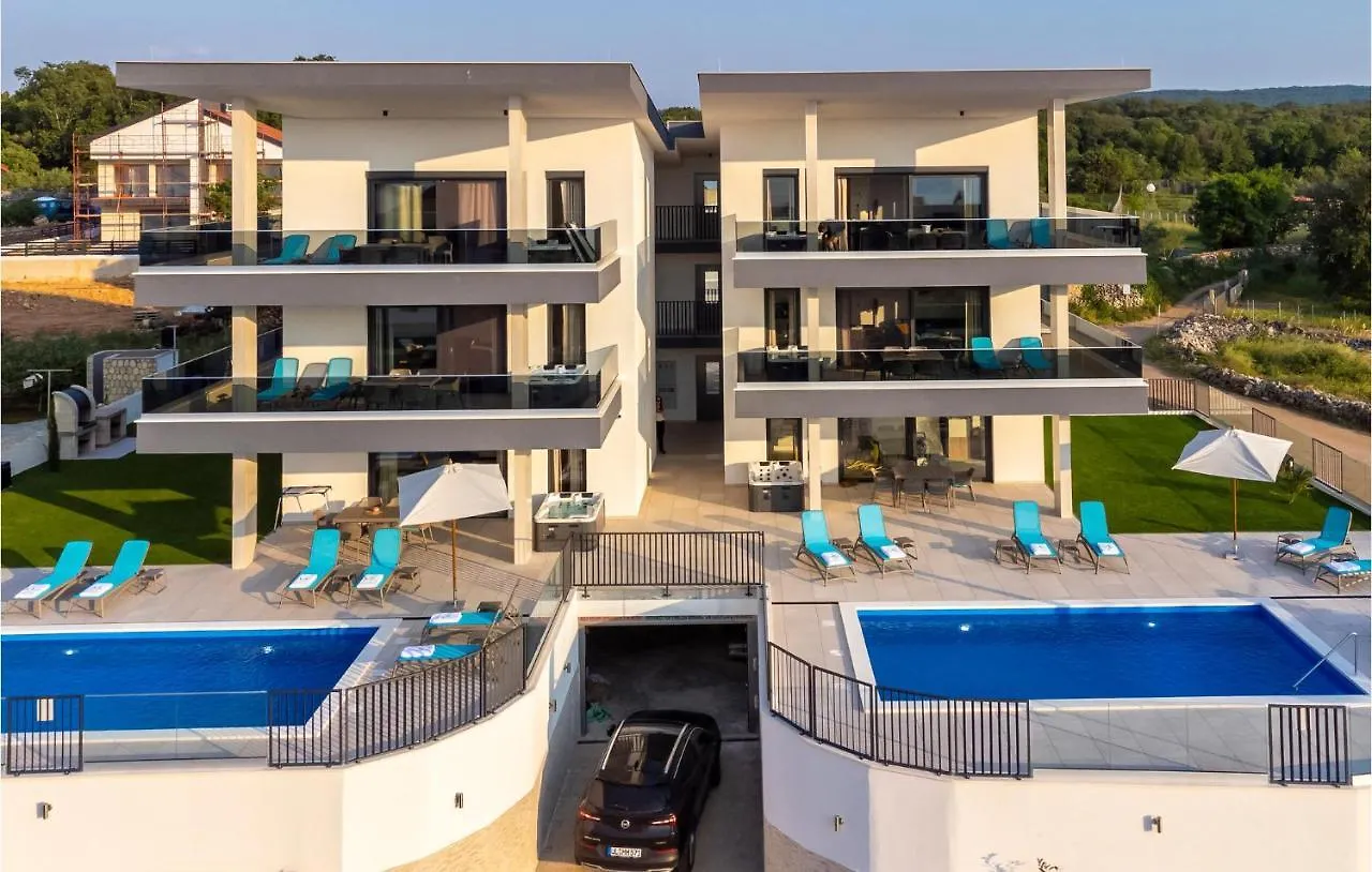 Nice Apartment In Malinska With Jacuzzi