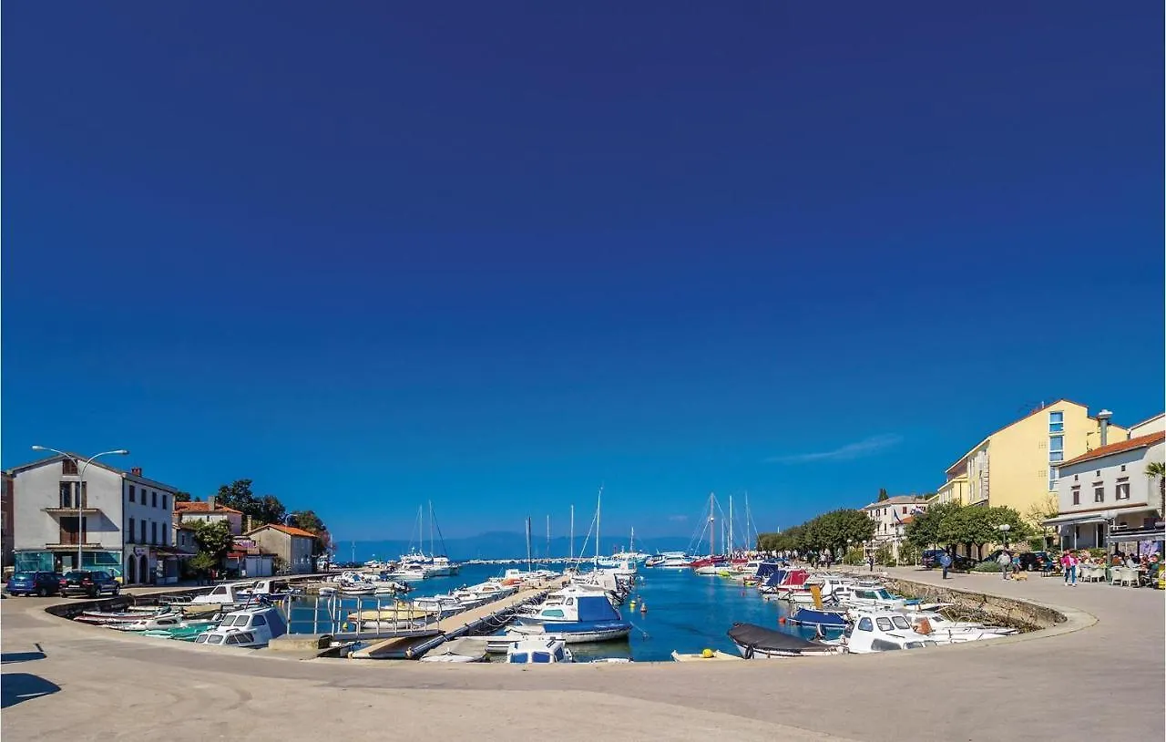 Nice Apartment In Malinska With Jacuzzi